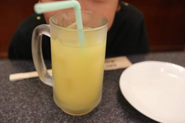 くい亭のオレンジジュース