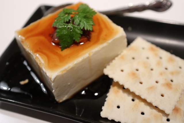 フジタカ食堂のハニーチーズ豆腐