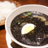 ブンガブランの名物・闇夜に浮かぶ月「月空カレー」