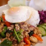 明大前ダイニングバーKUUのガパオライス