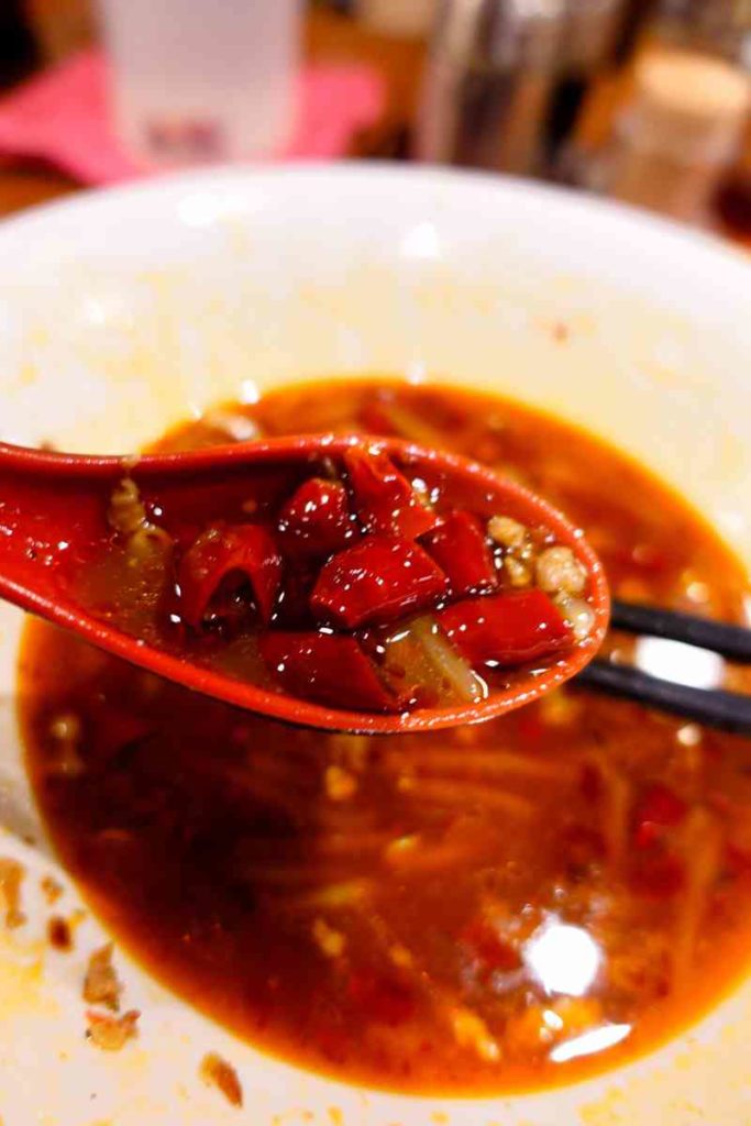 麻辣刀削麺のスープ