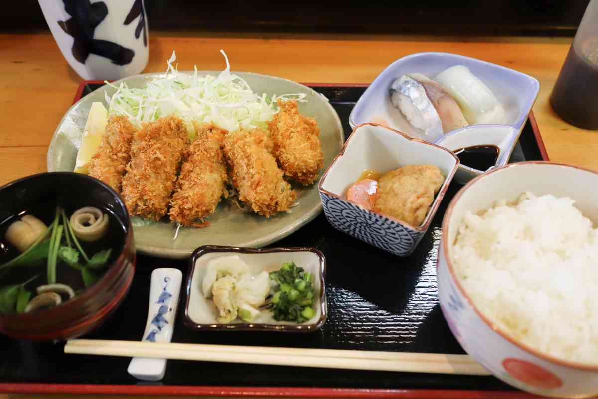大和寿司のカキフライ定食は何もかけずに食べても美味しい
