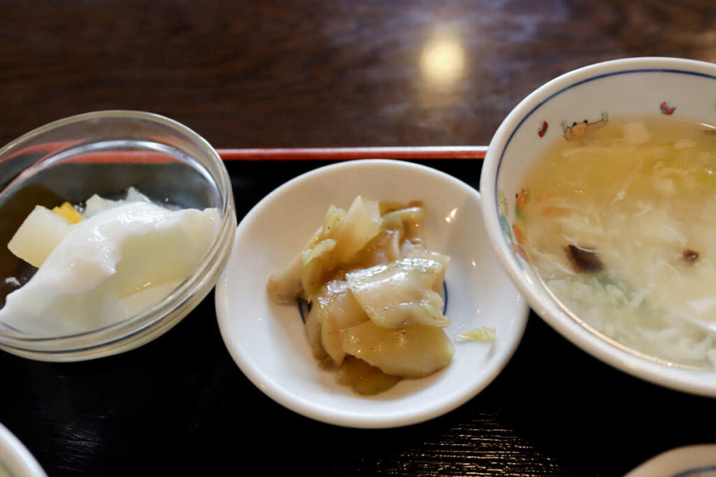 杏仁豆腐、ザーサイ、スープ