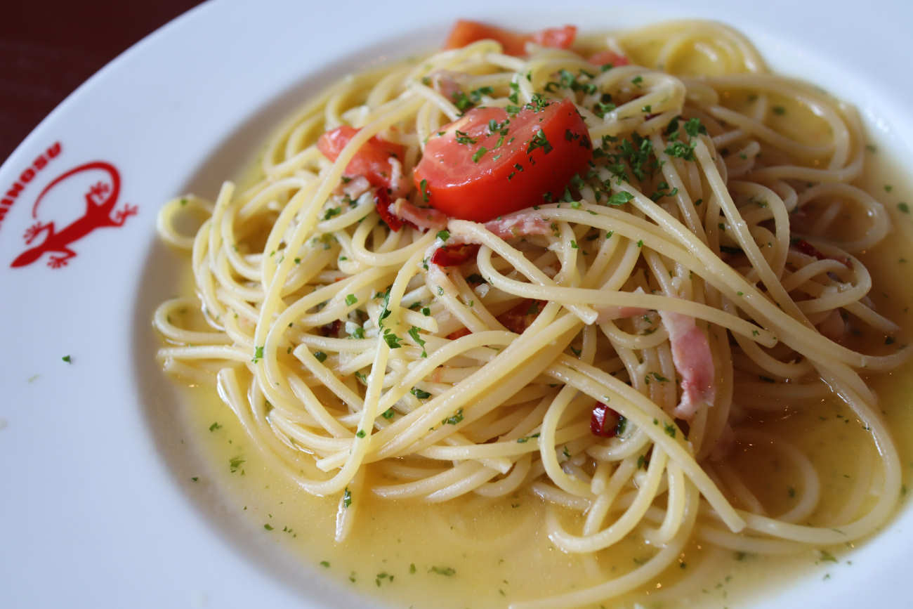 【虫の巣】Freshトマト&ベーコンのペペロンチーノ