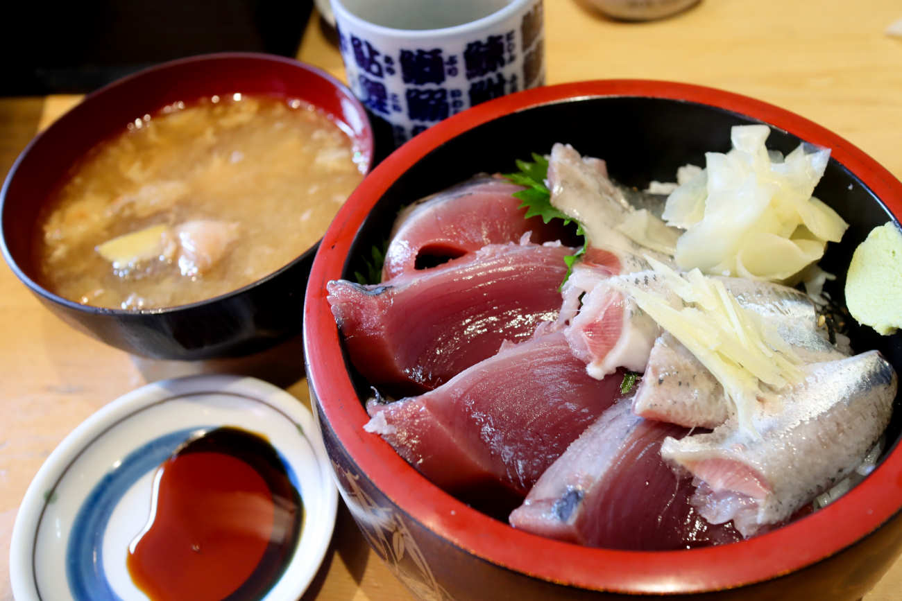 【三友 蓮】入梅イワシ&もちガツオ2色丼