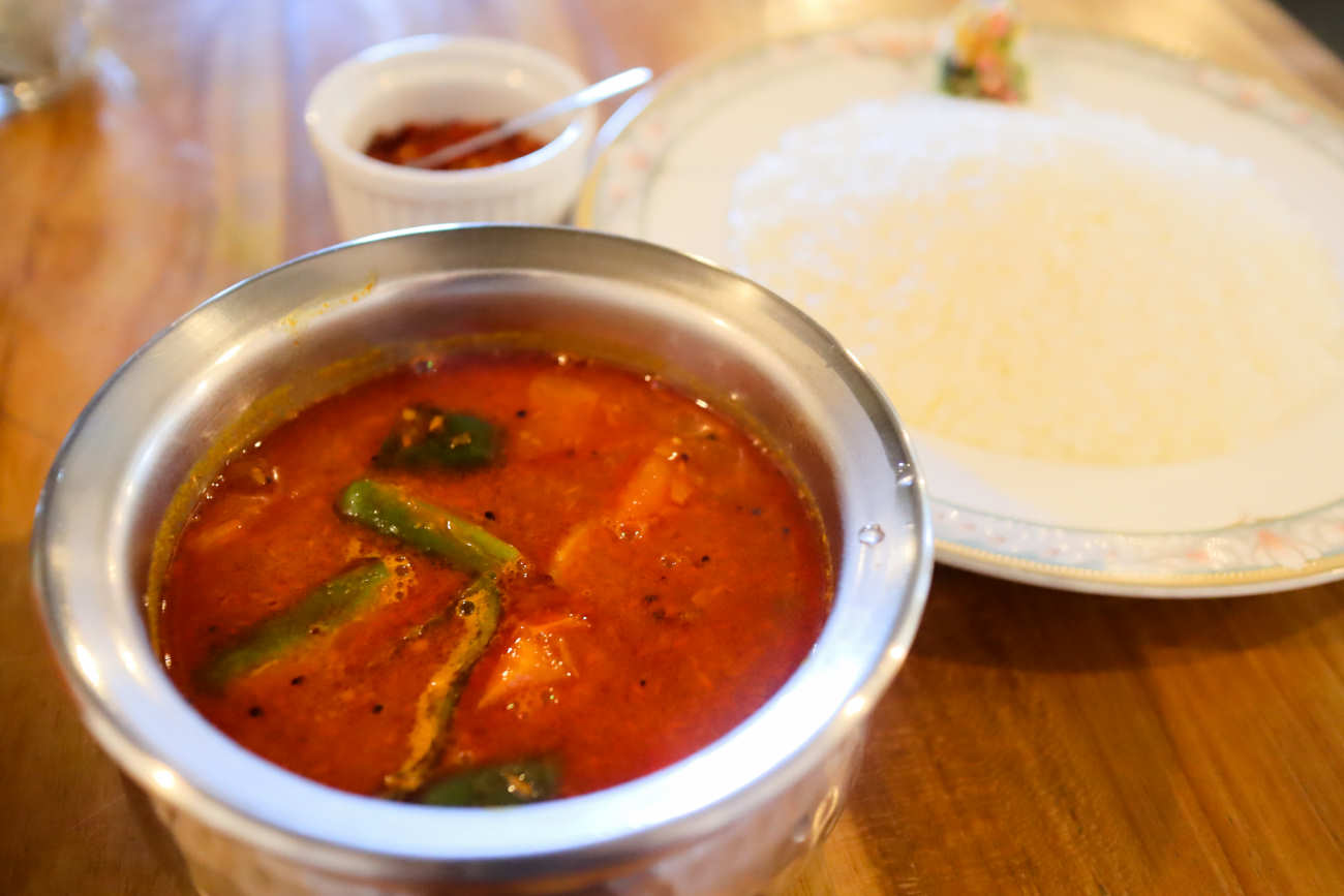 【HATOS OUTSIDE】野菜カレーとハトスのIPAビール