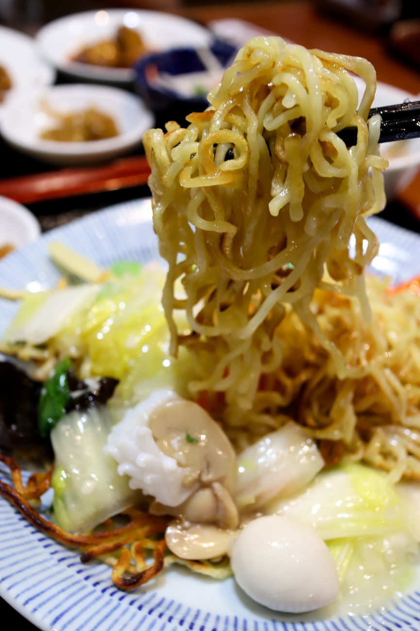 明大前 中華料理店 香港亭の海鮮焼きそばの麺