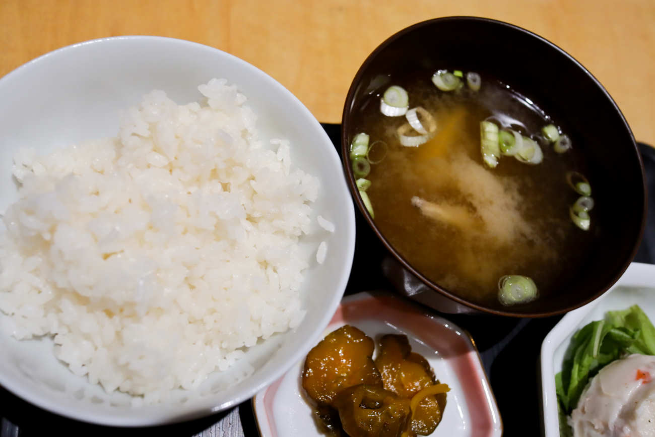 下高井戸「シモタカのにかい」の御飯とお味噌汁