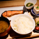 【居酒屋おふろ】日替わりの鮭の西京焼き定食