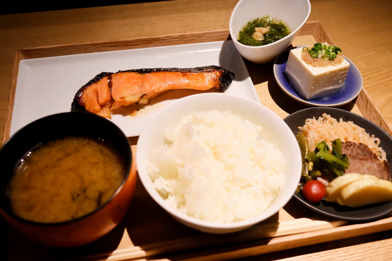 下高井戸 居酒屋おふろの鮭の西京焼き定食 1,300円