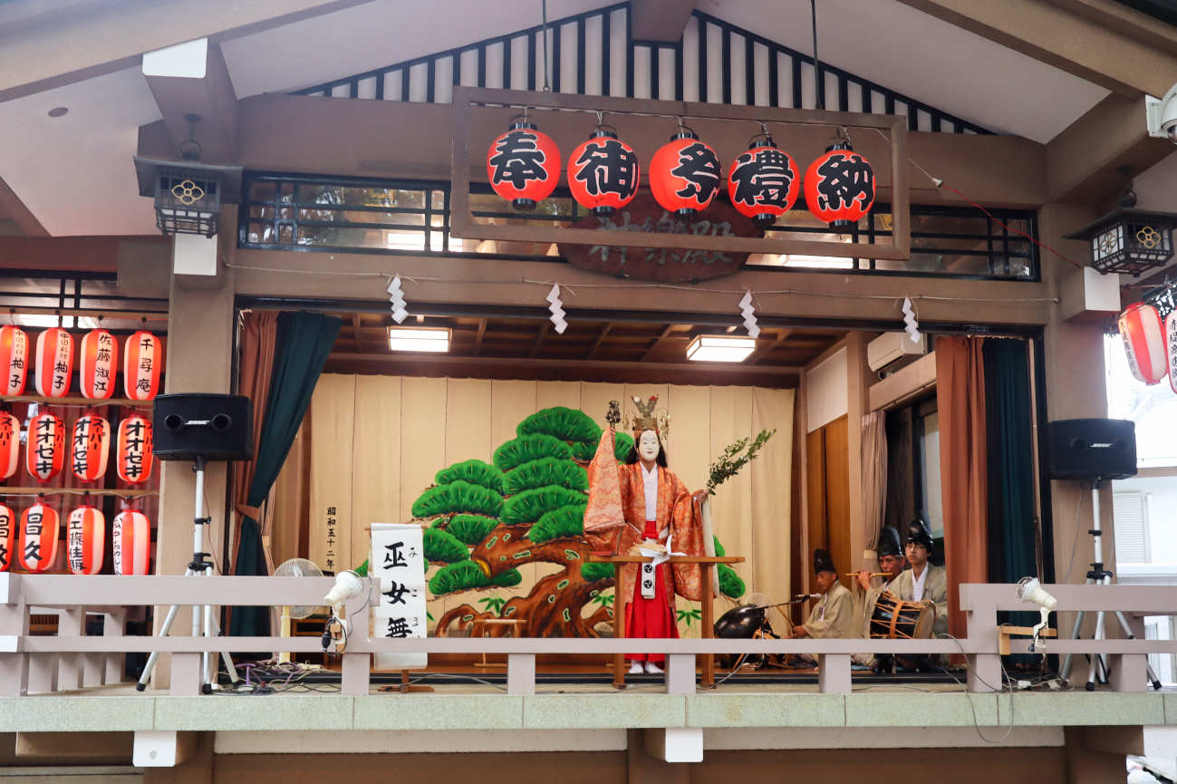 赤堤六所神社 例大祭2023の巫女舞
