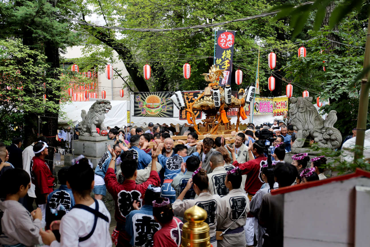赤堤六所神社 例大祭2023のお神輿が六所神社に到着