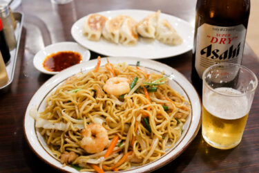 【中華料理 家宴】上海風焼きそば＆餃子＆ビール