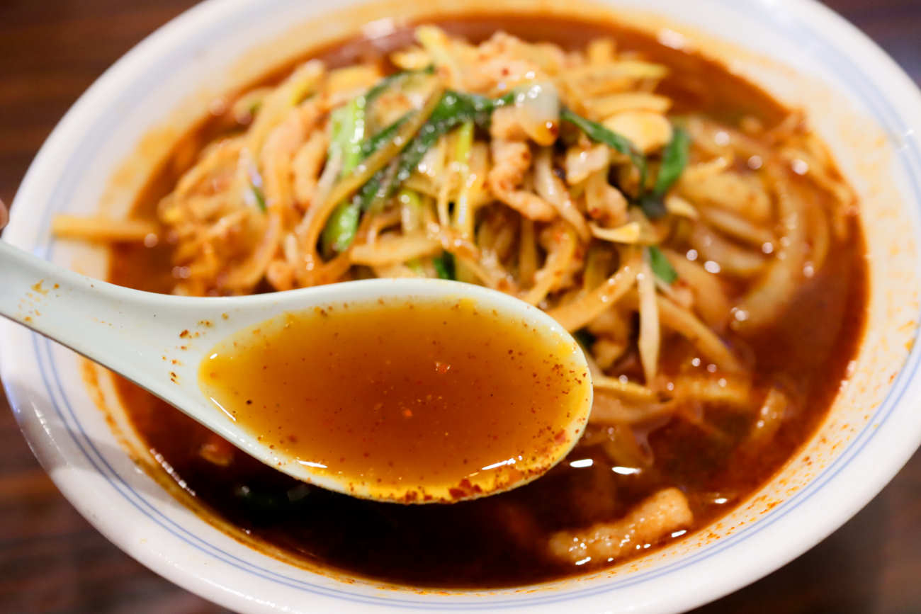 下高井戸 中華料理『家宴』の四川風麻辣麺のスープ