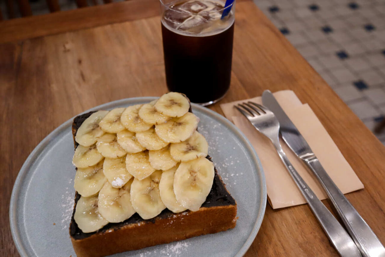 下高井戸 HEIM Coffeeの黒ごまバナナトーストとアイスコーヒー 1,100円