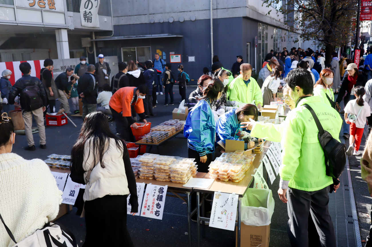 下高井戸 もちつき大会2024の様子