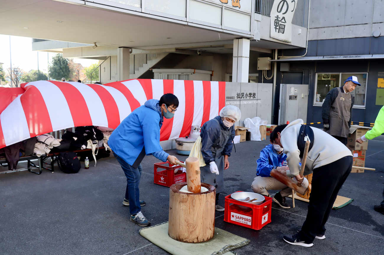 下高井戸 もちつき大会2024の餅つき