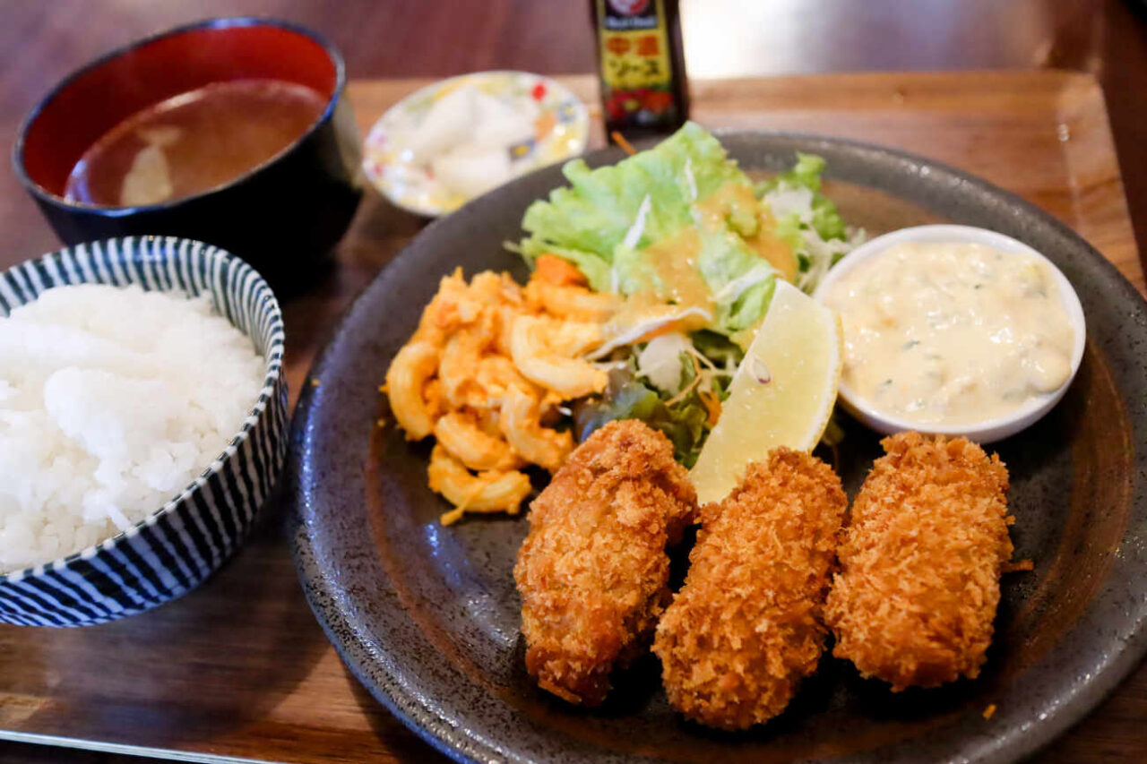 下高井戸 酒場食堂ケムマキ燻の燻製タルタルカキフライ 1,380円