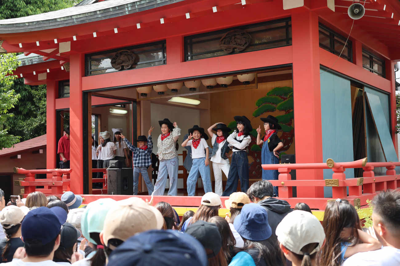 2025年 菅原神社 弁天まつりのCOLORSのダンス