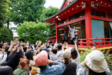 2025年 菅原神社 弁天まつりの知恵餅・福銭散供