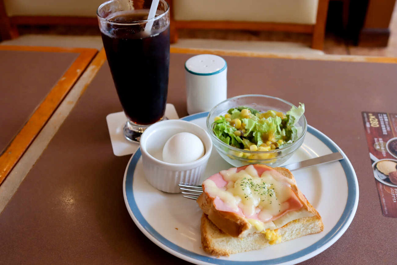 珈琲館 下高井戸店のたっぷりたまごのハムチーズトーストサンド 780円 ゆで卵 90円