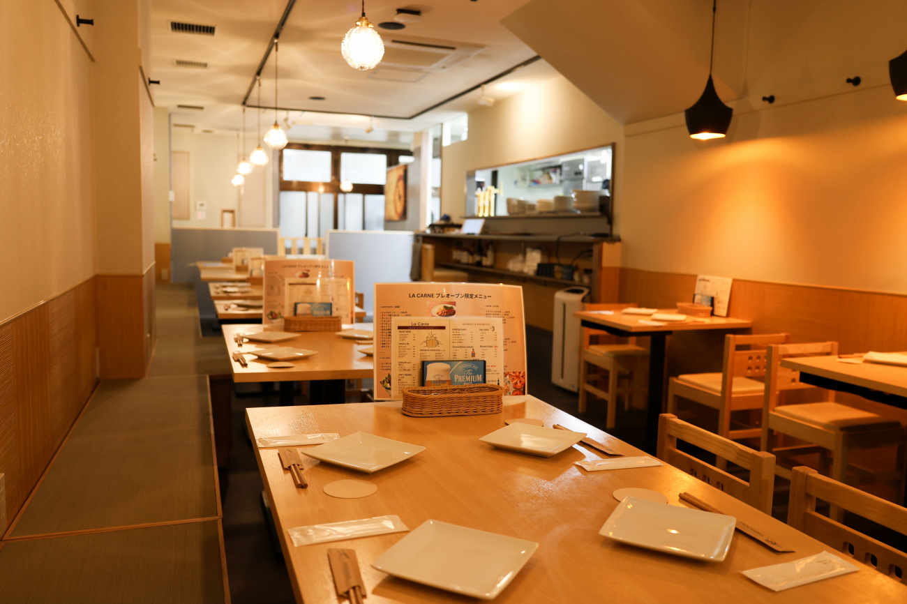 隠れ家イタリアン肉バル La Carne 下高井戸本店の内観