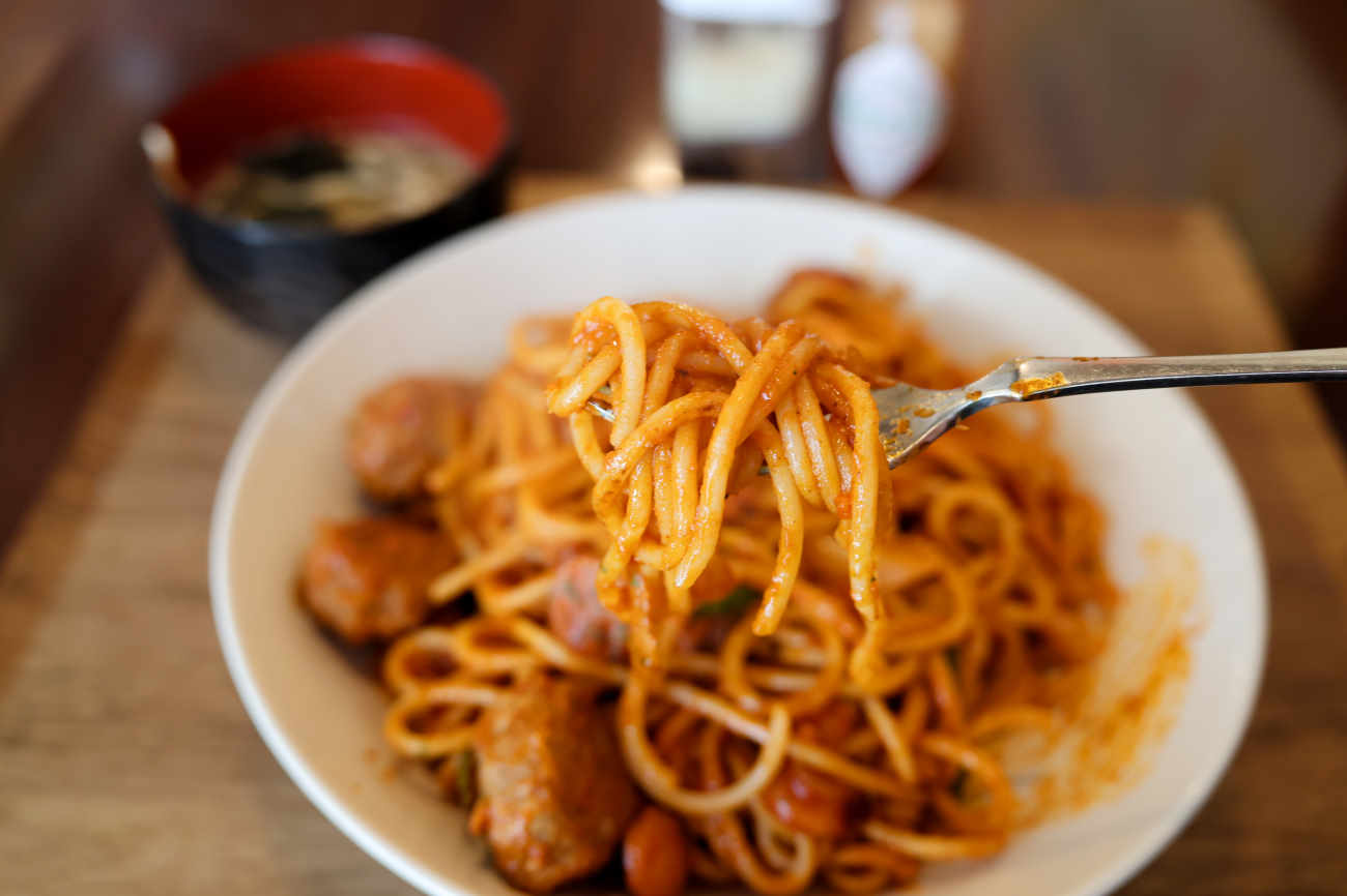 下高井戸 酒場食堂ケムマキ燻のナポリタンの麺