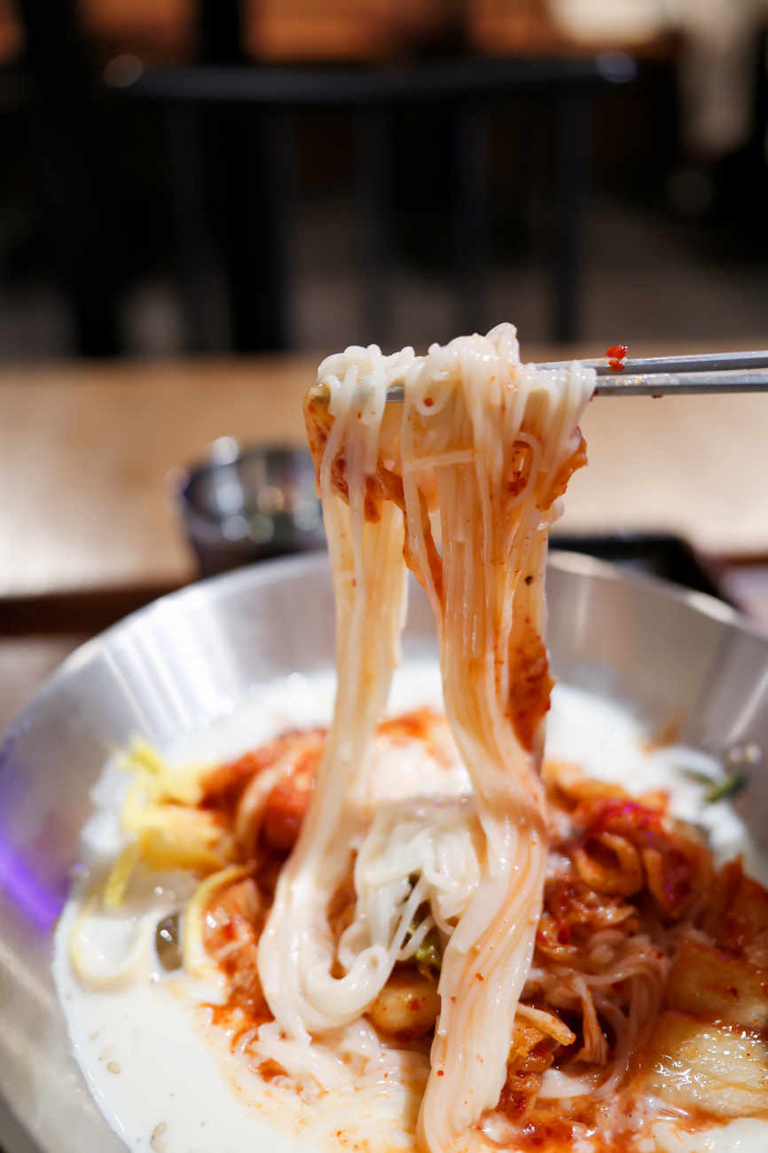 下高井戸 韓国料理屋ハニャンのコングクス素麺リフト