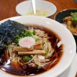 【ガレージゼロニーロク】鰹香る冷やしかけ中華そばと鶏天丼で涼麺ランチ