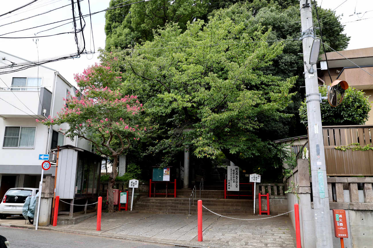 赤堤六所神社の入り口