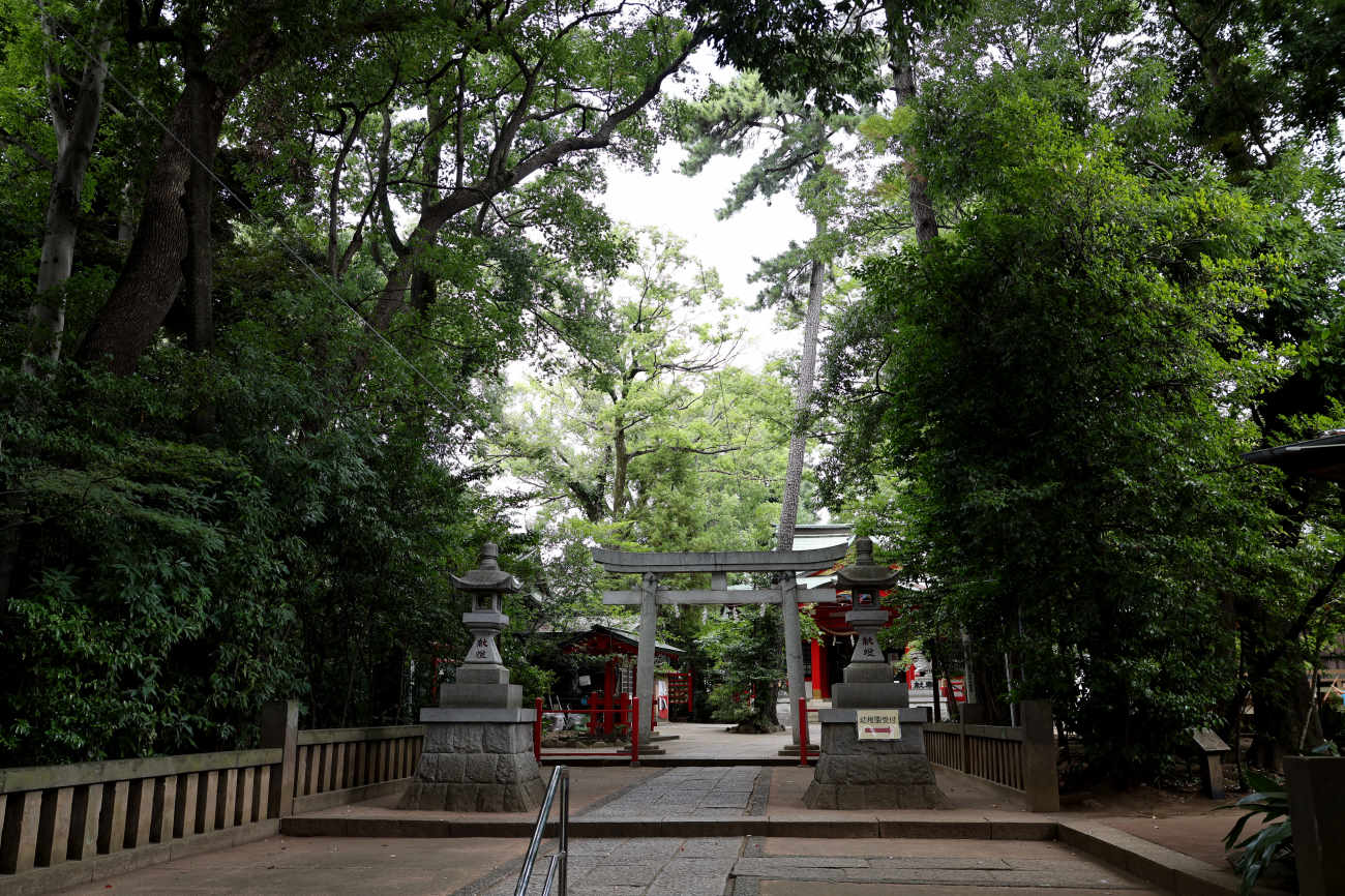 赤堤六所神社の境内
