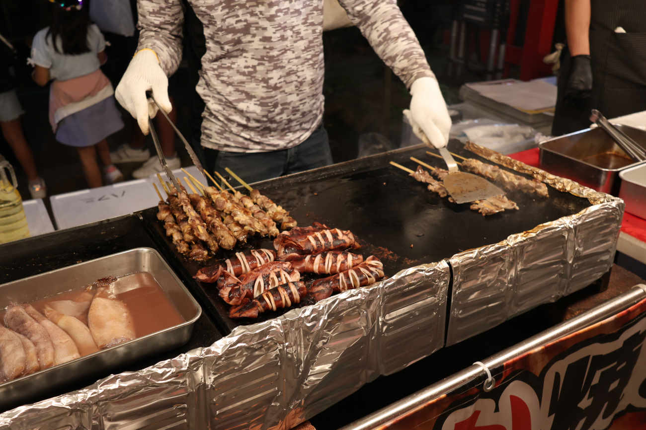 六所神社例大祭2025のイカ焼き