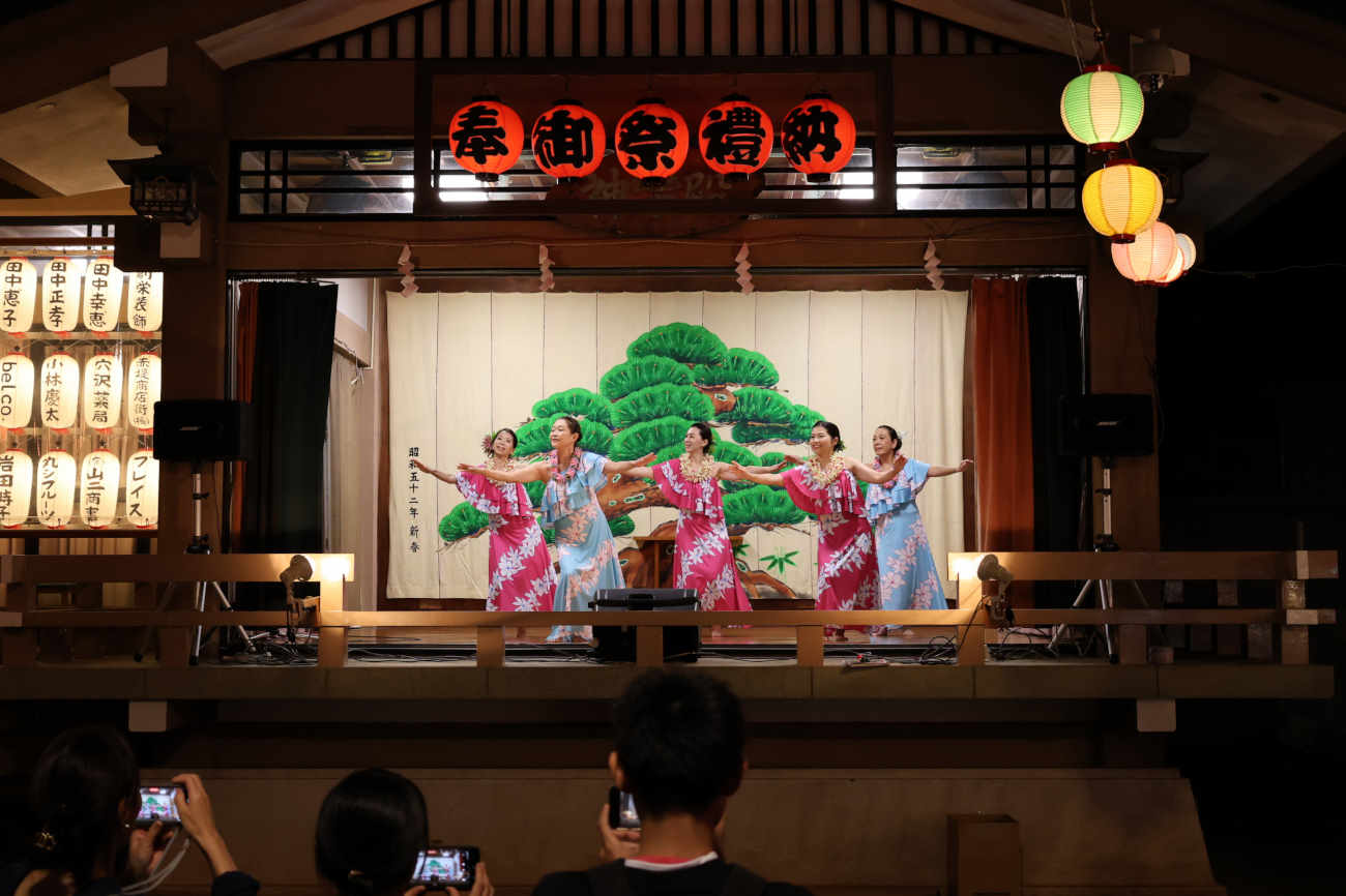 六所神社例大祭2025のハワイアンフラ