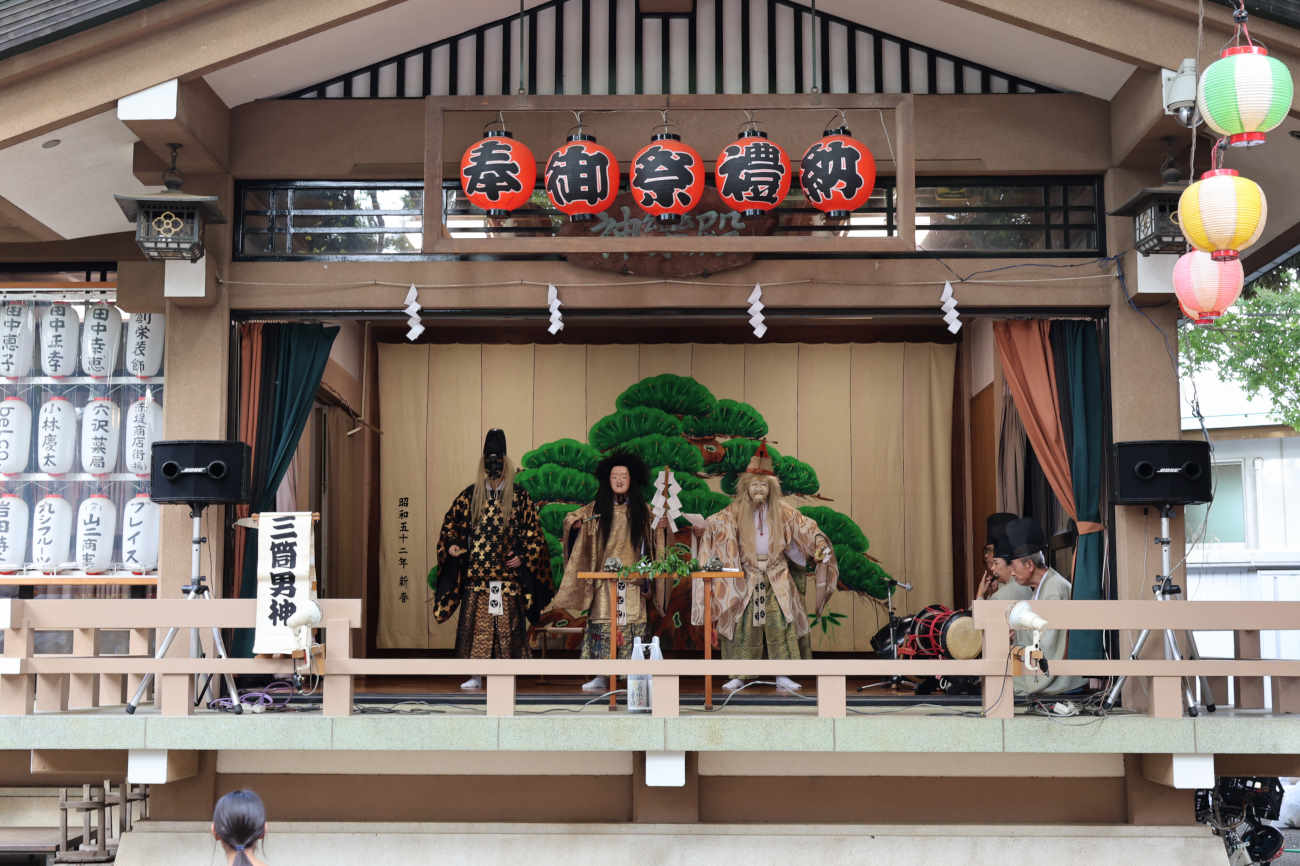 六所神社例大祭2025の神楽殿