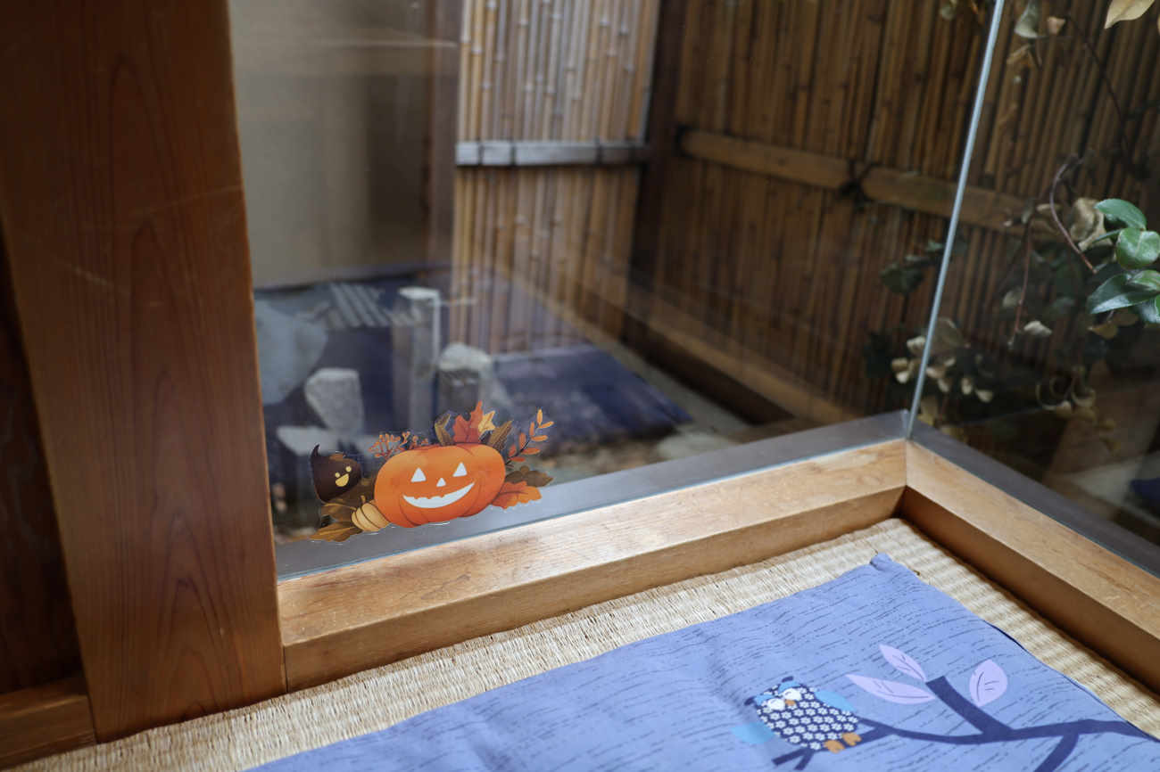 松原 茶そば いな垣のハロウィンの飾り付け