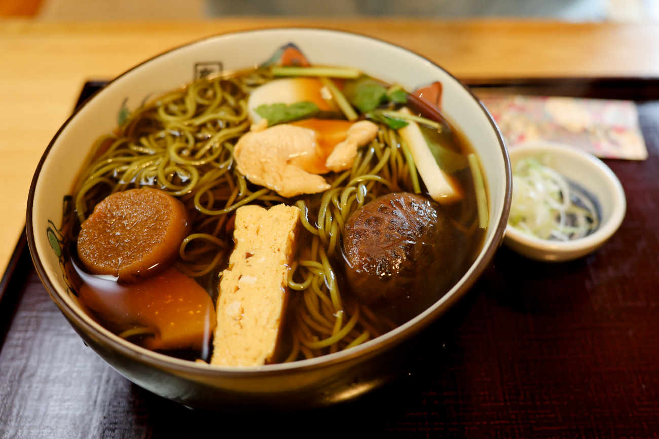 松原 茶そば いな垣のおかめ蕎麦 1,320円