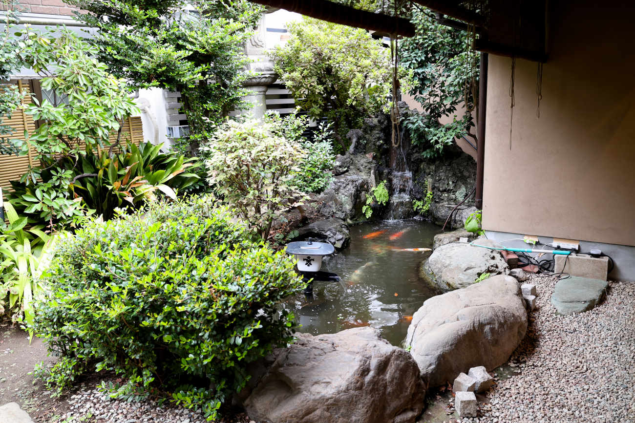 松原 茶そば いな垣の日本庭園