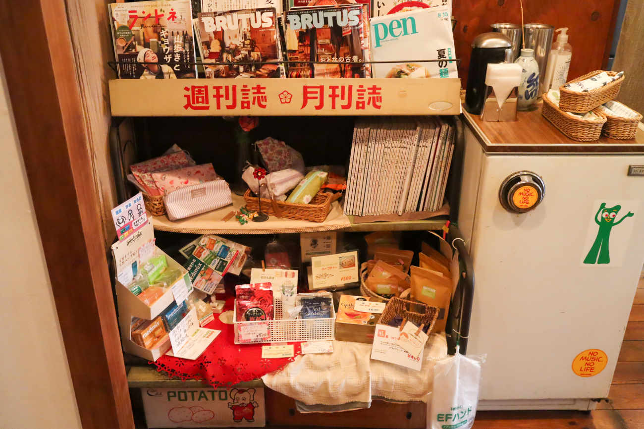 下高井戸 カフェ&キッチン ちゃぶ台の雑誌、委託販売コーナー