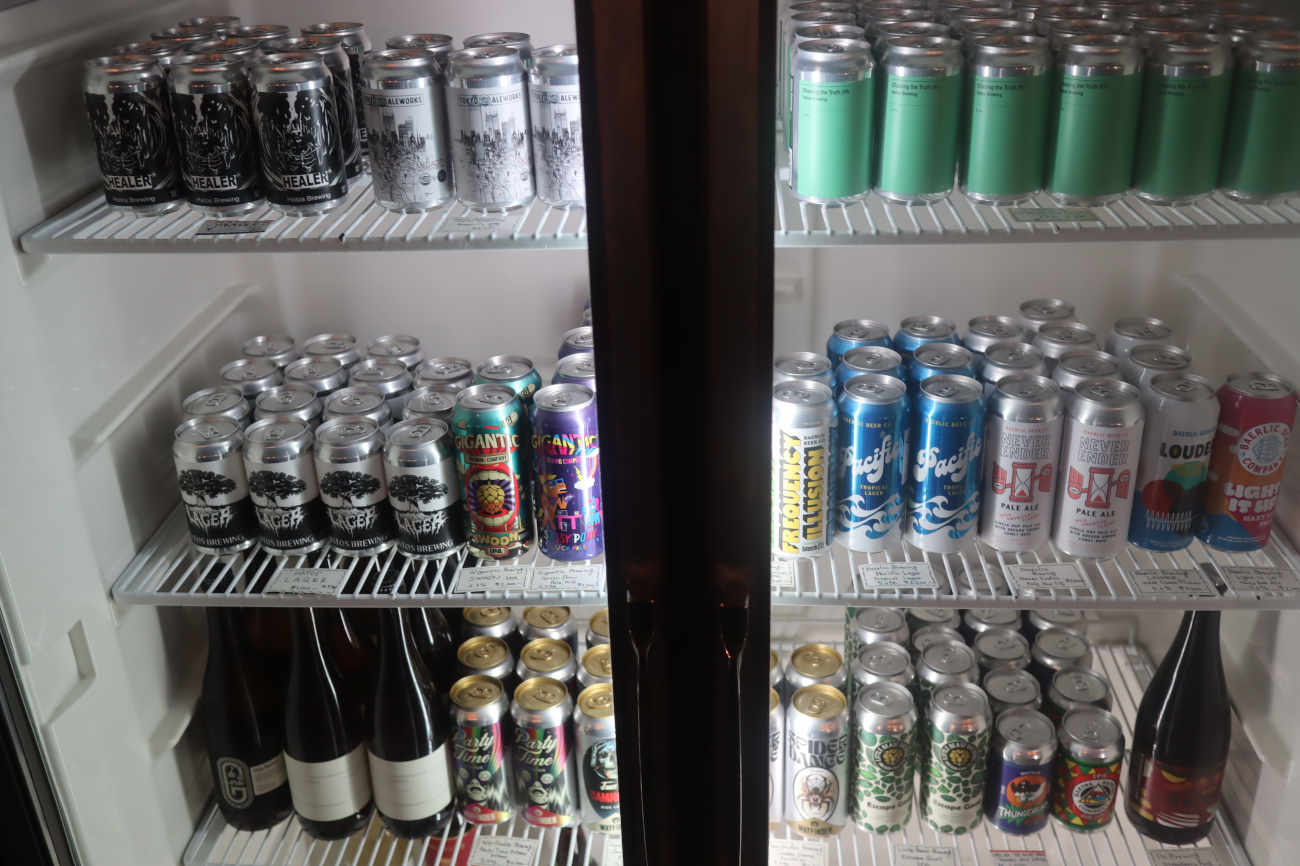 下高井戸 ハトスアウトサイドの缶ビール販売