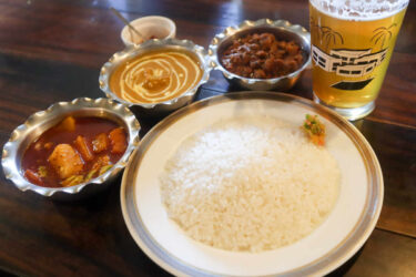 下高井戸 ハトスアウトサイドのカレー3種（ベジタブル、チキン、キーマ） 1,800円