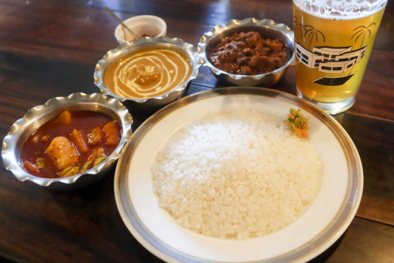 下高井戸 ハトスアウトサイドのカレー3種（ベジタブル、チキン、キーマ） 1,800円