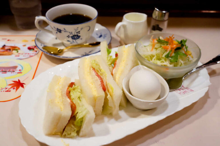 カフェ コロラド 下高井戸駅前店のたまごサンド 680円 ゆでたまご 60円