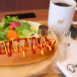 【MR. HIPPO COFFEE】溢れる肉汁とパリッと食感、リニューアルした人気カフェのホットドッグモーニング