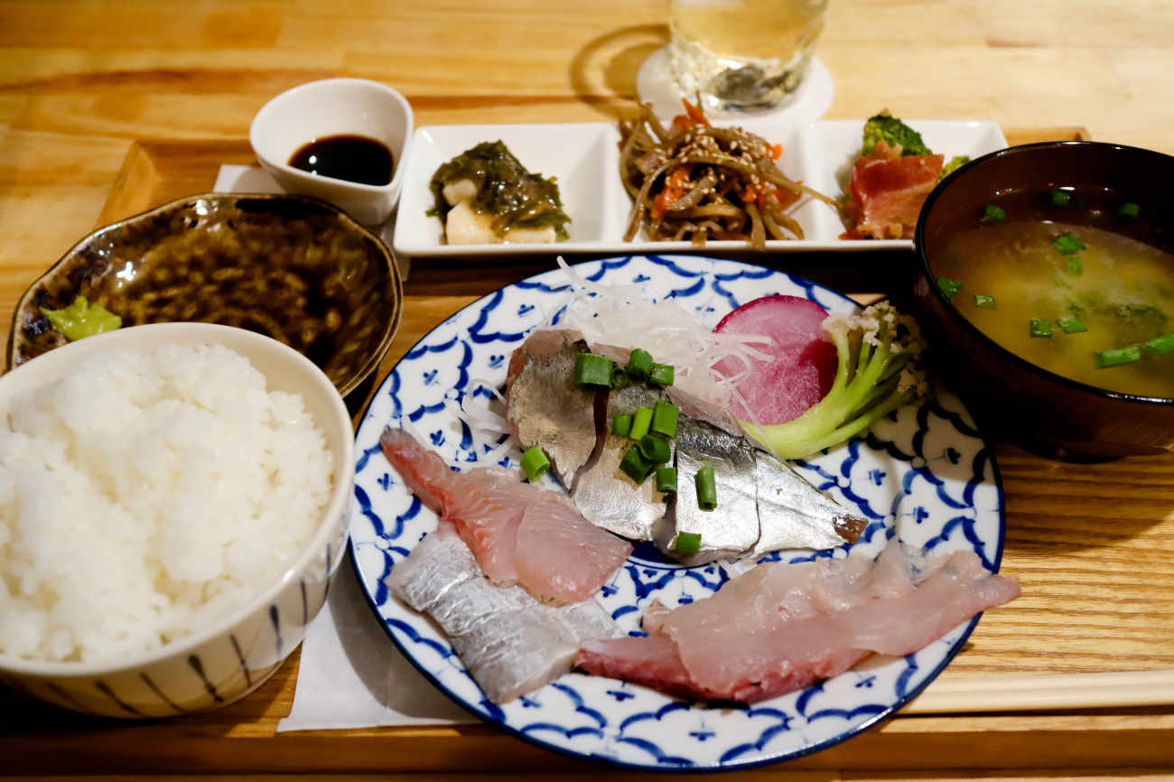 下高井戸 キッチン バロンの内房 刺身盛り合わせ定食 1,500円