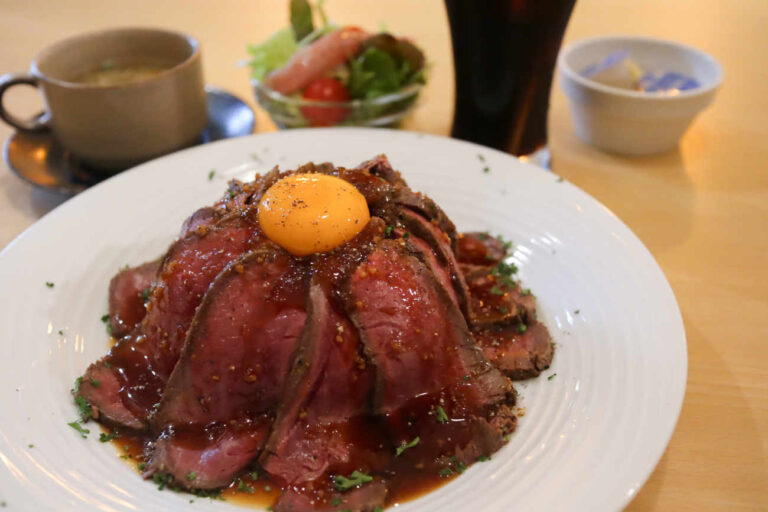 隠れ家イタリアン肉バル La Carne 下高井戸本店のローストビーフ丼 200ｇ 1,380円