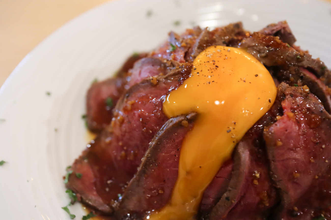 隠れ家イタリアン肉バル La Carne 下高井戸本店のローストビーフ丼