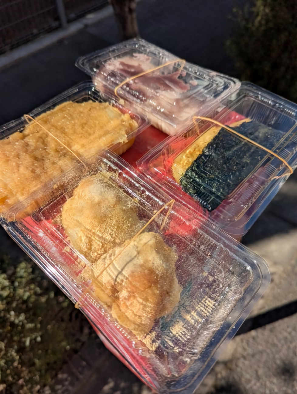 下高井戸もちつき大会2025のもち4種（きなこ、あんこ、からみ、磯辺）