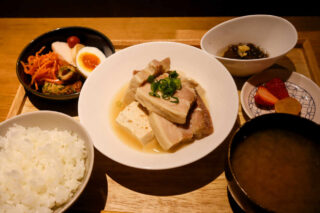 【居酒屋おふろ】塩ブタ豆腐ランチは箸で裂ける極上の柔らかさと体に染みる旨味