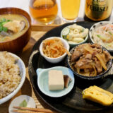 【キッチン さいとり】玄米とたっぷりおばんざいに大満足！心とお腹を満たす至福の生姜焼きランチ