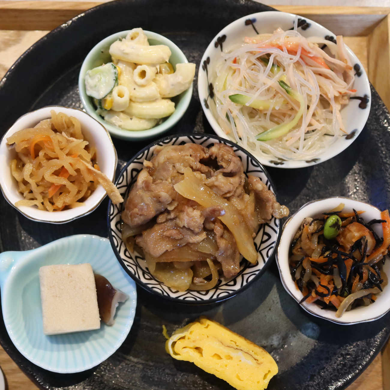 下高井戸「キッチン さいとり」の生姜焼きとおばんざい